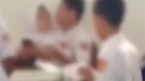 pelajar ngentot|Viral Video Anak SMP di Kota Baubau Mesum Dalam Kelas,。